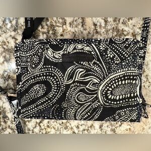 NWOT Vera Bradley Black and White Purse Wallet Wristlet Tech Case